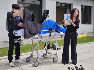 고장 난 신호버튼에…영화제 사랑한 청년의 꿈은 '산산조각'