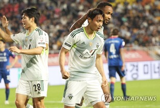 Jeonbuk move out of K League relegation zone with resounding win