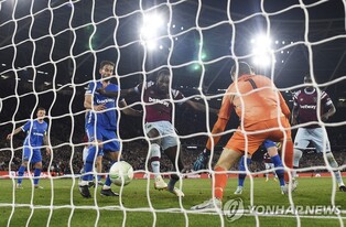 벤라마 PK골·안토니오 역전골…웨스트햄, UECL 4강 1차전 승