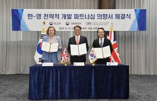 S. Korea, Britain sign letter of intent to establish strategic development partnership