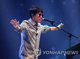 조용필, 오늘 여덟 번째 잠실주경기장 단독 콘서트…응원봉 쏜다