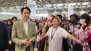 오겜 가장 사랑한 프랑스팬들 만난 이정재 "오징어게임2 곧촬영"