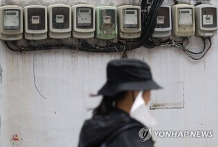 (LEAD) Gov't, ruling party to meet Monday over hike in electricity, gas rates for Q2