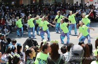 S. Korea's new COVID-19 cases fall below 10,000