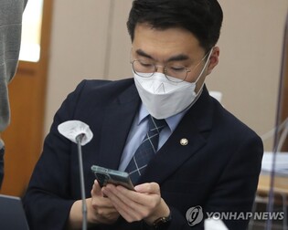 (LEAD) PPP to launch own investigation team over opposition lawmaker's cryptocurrency scandal