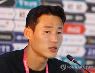 (LEAD) Seoul providing consular support to detained S. Korean football player in China: ministry