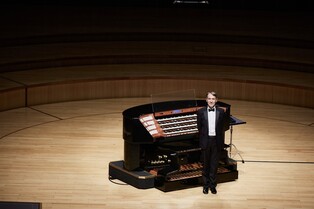 지수 '꽃'이 오르간으로…올리비에 라트리의 압도적인 즉흥연주