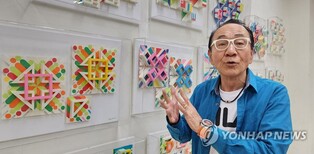 '코딱지들의 대통령' 김영만 아저씨 '종이조형' 이색 작품전