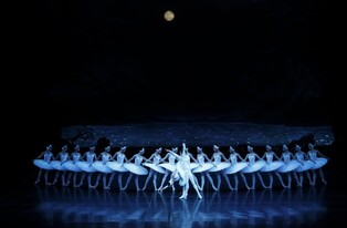 유니버설발레단 '백조의 호수' 4년만에 무대로…내달 공연