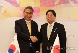 S. Korean, Japanese FMs discuss bilateral ties, cooperation on global issues