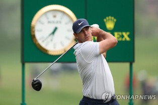 LIV 소속 켑카, PGA 챔피언십 3R 선두 도약…호블란 등 추격