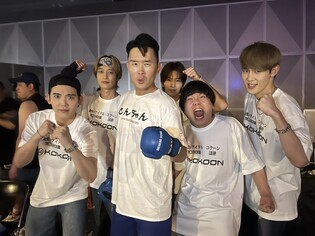 코미디언 윤형빈 '격투기 한일전'서 반 나카무라 상대 4-0 승리