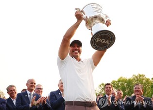'메이저 사냥꾼'의 부활…4년 만에 PGA 챔피언십 정복한 켑카