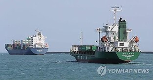N. Korean boat warned S. Korean cargo ship in East Sea to move out to open sea: source