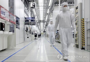 (LEAD) Seoul asks U.S. to reconsider limit on capacity expansion of S. Korean chipmakers in China
