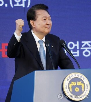 Yoon's approval rating breaks through 40 pct level: polls