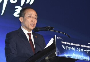 (LEAD) S. Korea to maintain policy goal to tame inflation, diversify exports: Choo