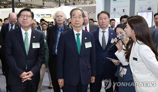 Biz leaders, gov't officials discuss carbon neutrality at climate expo