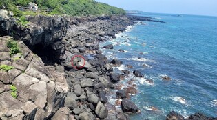 절벽 밑으로 떨어진 휴대전화 두대…경찰 덕에 되찾아