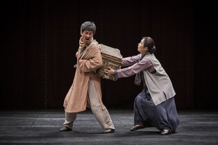 안방 1열에서 보는 국립극단 연극들…'조씨고아' '세인트 조앤'