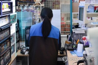 Sales workforce at offline shops declines as online deals rise
