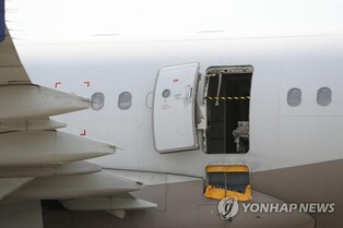 (LEAD) Asiana stops selling A321-200 emergency seats after man opened aircraft door mid-air