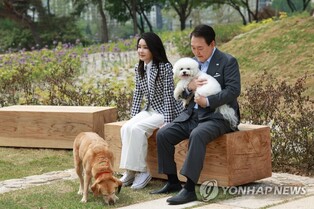 Yoon, first lady star on TV show with adopted dog