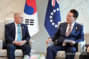 Yoon holds summits with leaders of 5 Pacific island nations