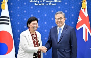 S. Korean, New Zealand FMs discuss bilateral ties, cooperation on global issues