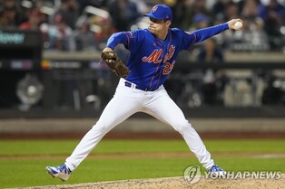롯데 출신 레일리, 올해도 MLB서 펄펄…벌써 13홀드