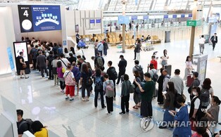 S. Korea's new COVID-19 cases fall below 20,000 amid downtrend