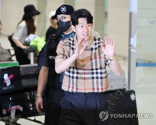 시즌 마친 손흥민 "부족하고 아쉬운 시즌…더 강한 모습 약속"