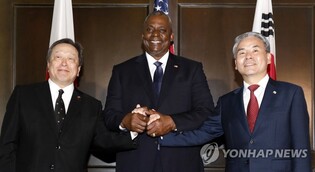 (3rd LD) S. Korea, U.S., Japan to operate system for sharing real-time N.K. missile warning data 'within this year': Seoul's defense chief