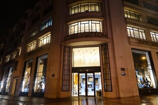 명품브랜드 주가, 中경제둔화에 휘청…유럽명품지수 지난달 5%↓