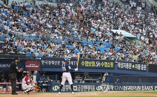 S. Korea's COVID-19 cases hit below 20,000 on average last week