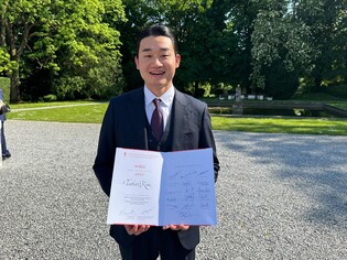 시상대 선 바리톤 김태한 "이제부터 시작"…13일 브뤼셀 첫 무대