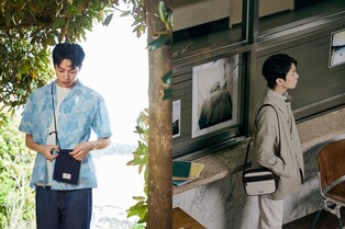 가벼운 옷차림에 작아진 가방…남성용 '미니백' 인기