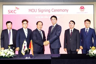 (LEAD) SKC signs MOU with Vietnamese city for green, advanced materials investment