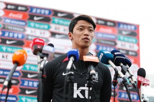 클린스만호 첫 합류 황희찬 "직선적인 공격 전술 주문받았다"