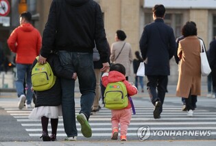 "출산·양육 환경 뒷받침된다면…이상적 자녀수는 2명 이상"