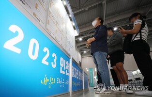 (2nd LD) Job additions slow for 2nd month in May; employment rate hits record high