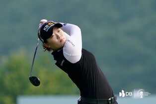 네차례 300야드 넘는 장타…방신실, 한국여자오픈 첫날 3언더파