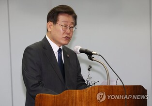 Opposition leader expresses concern about worsening relationships with China, Russia