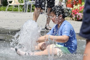Heat wave continues to scorch Seoul, many other parts of country