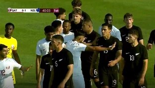 뉴질랜드 축구팀, '인종차별 욕' 카타르와 경기 중단