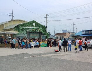 드라마 인기에 외국인 관광객 발길 이어지는 포항 청하면