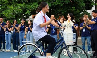 First lady attends bike donation event in Hanoi