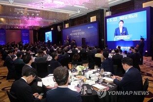 Yoon challenges S. Korean businesses to invest in Vietnam