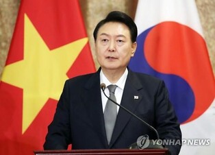 Yoon promises support for S. Korean businesses in Vietnam