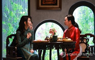 First ladies of S. Korea, Vietnam discuss cultural exchanges